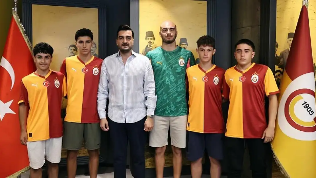 Galatasaray Akademisi'ne 7 Genç Takviye! 17 Yaşındaki Kaleci Arda Yılmaz Fiziksel Yapısıyla Gündem Oldu