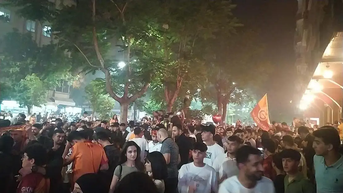Galatasaray'ın Şampiyon Olmasına İlimizde, Bölgemizde ve Türkiye Genelinde Taraftarlardan Coşkulu Kutlamalar (VİDEOLU HABER)