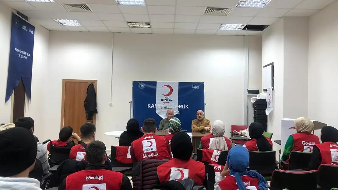 Gazeteci Yazar Ayhan Mergen, Üniversiteli Gençlerle Buluştu