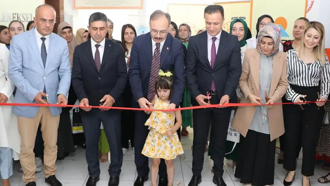 'Geleneksel Siirt Battaniyesi Dokumacılığı Atölyesi'nin Açılışı Yapıldı