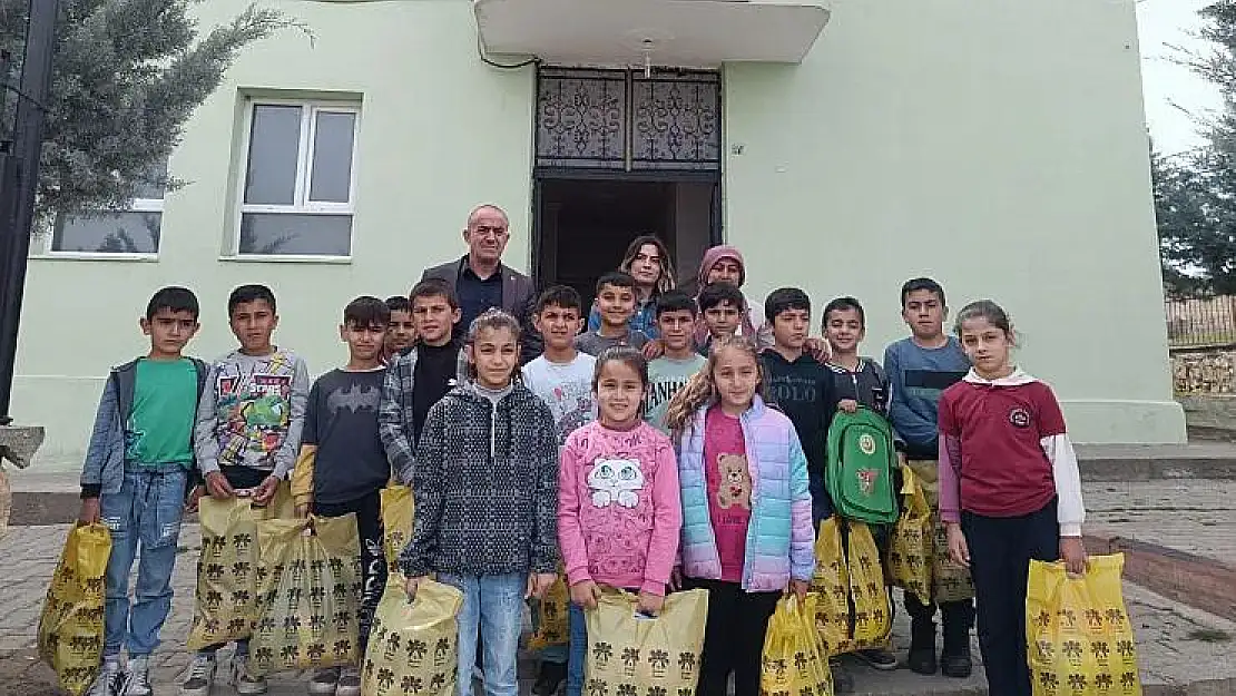 Gökçebağ'da Çocuklara Bayram Hediyesi Dağıtıldı