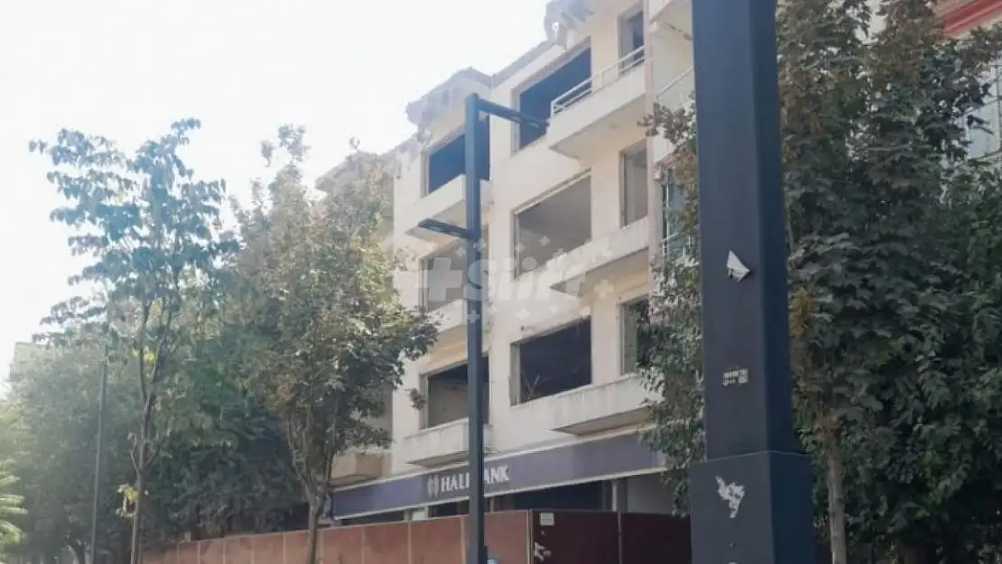 Güres Caddesinde Oturan Apartman Sakinleri, Şiddetli 'Deprem Korkusu' Yaşadı