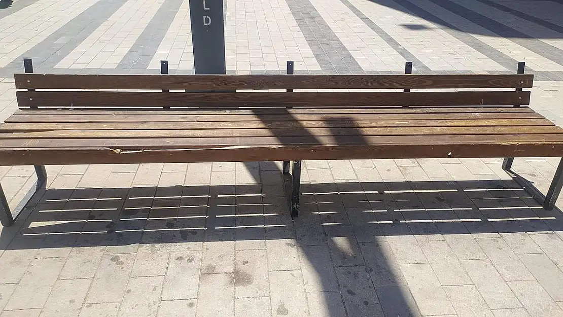 Güres Caddesindeki Banklar