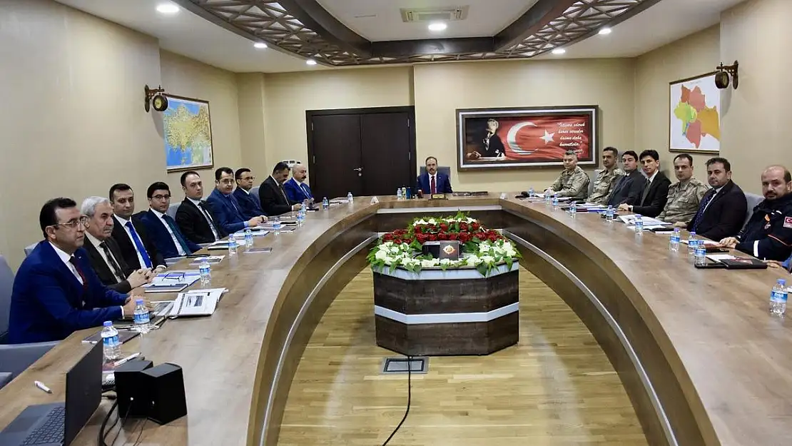 Haftalık İl Güvenlik Kurulu Toplantısı Vali ve Belediye Başkan V. Dr. Kızılkaya Başkanlığında Yapıldı