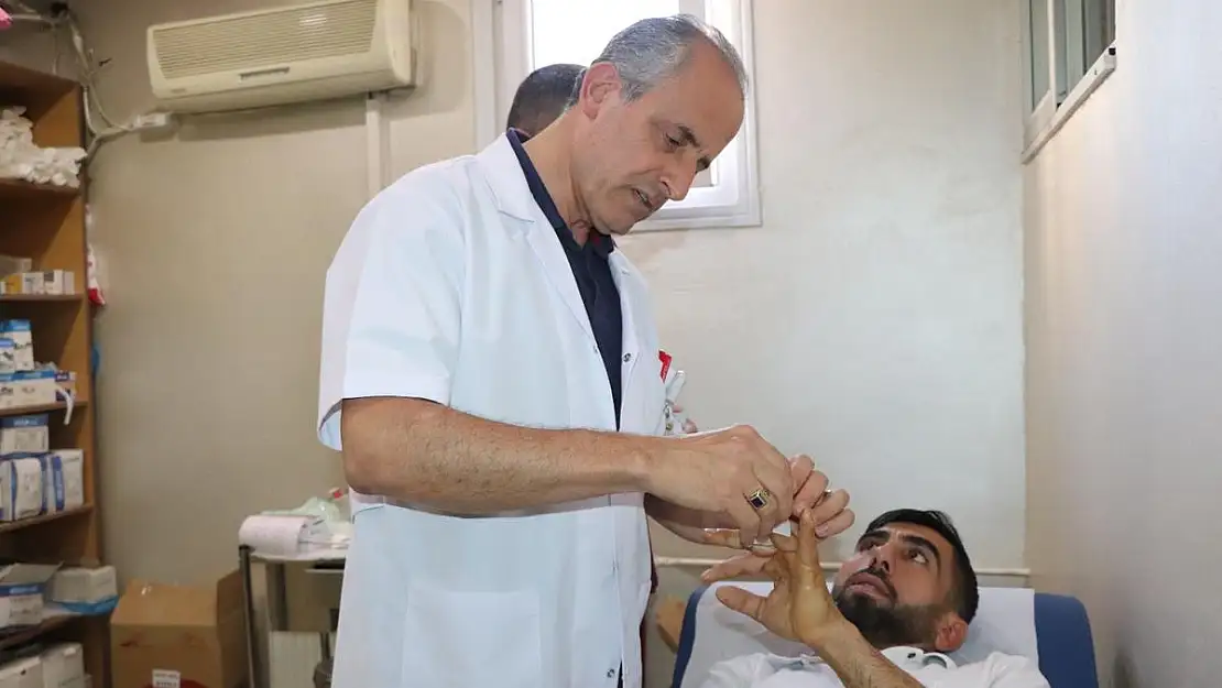 Hatay'daki Deprem Enkazından Kurtulan Doktor, Başarılı Ameliyatlarıyla Siirtlilerin Hizmetinde