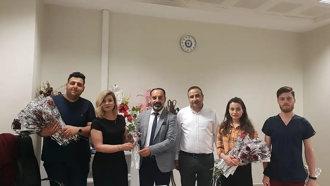 Hemşireler Günü Kutlamaları Başkan Eviz, Karanfil Dağıttı