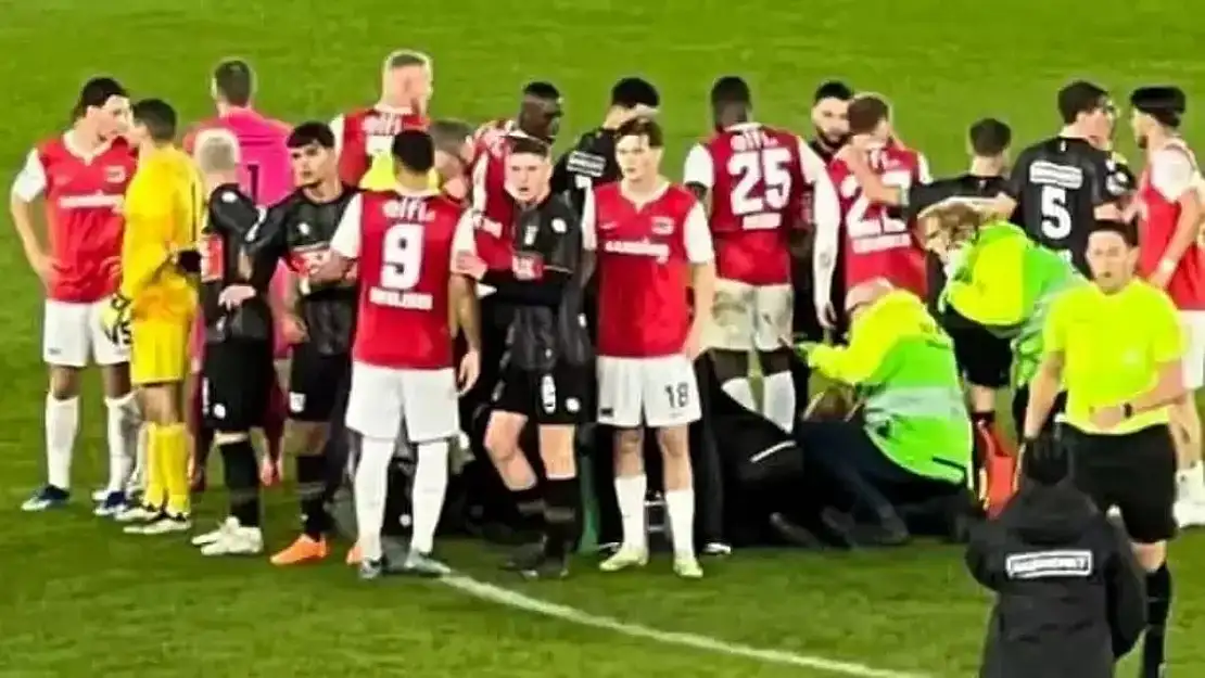 Hollanda'da Korkutan Anlar! Kalp Krizi Nedeniyle Maç İptal!
