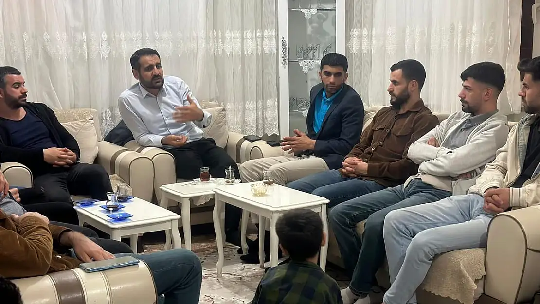 HÜDA-PAR Siirt İl Başkanı Tekin, Gençlerle Bir Araya Geldi