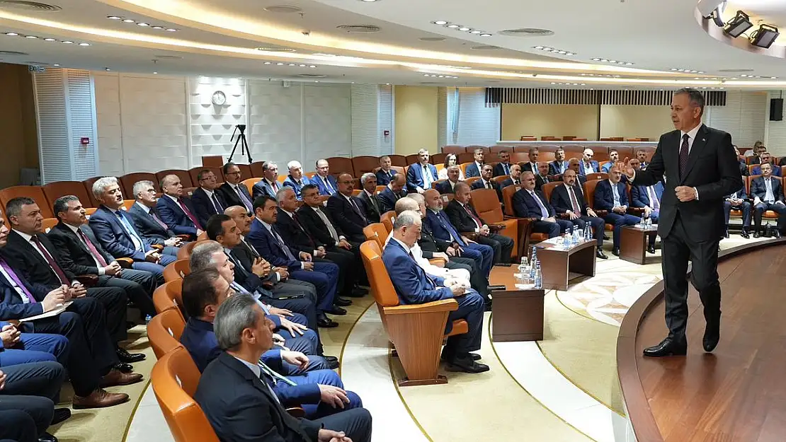 İçişleri Bakanı Yerlikaya'nın Başkanlığında Ankara'da Valiler Toplantısı