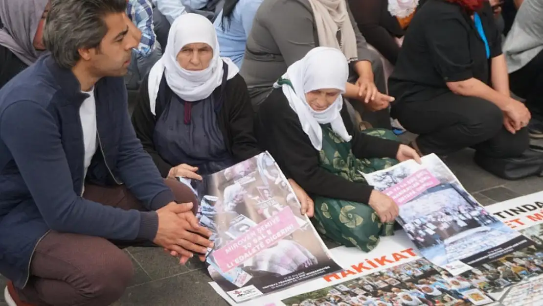 İHD Siirt Şubesi, Cumartesi Anneleri İçin Oturma Eylemi Yaptı