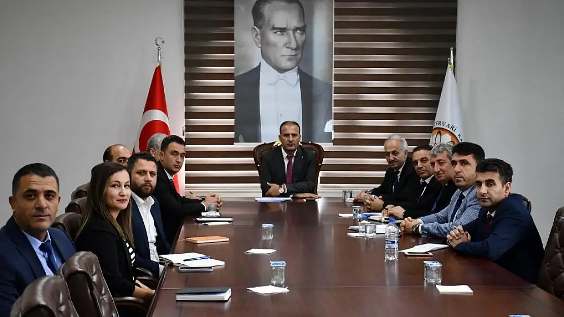 İL MİLLİ EĞİTİM MÜDÜRÜ DENİZ EDİP, TÜM İLÇE MİLLİ EĞİTİM MÜDÜRLERİ İLE PERVARİ'DE BİR ARAYA GELDİ