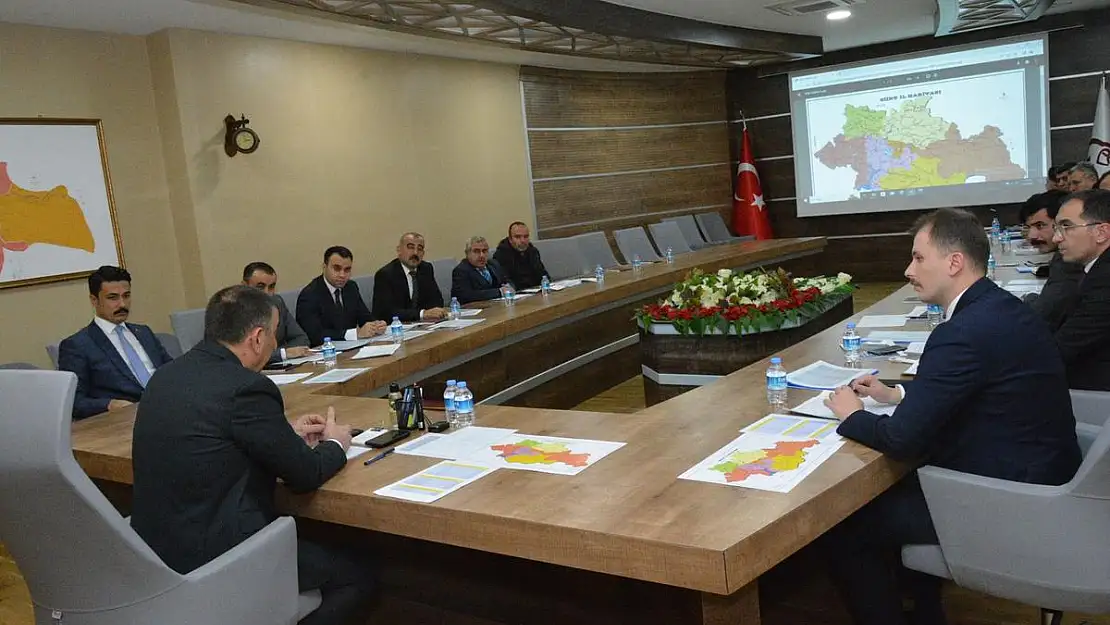 İL ÖZEL İDARESİ YATIRIMLARI DEĞERLENDİRME TOPLANTISI, VALİ HACIBEKTAŞOĞLU BAŞKANLIĞINDA YAPILDI