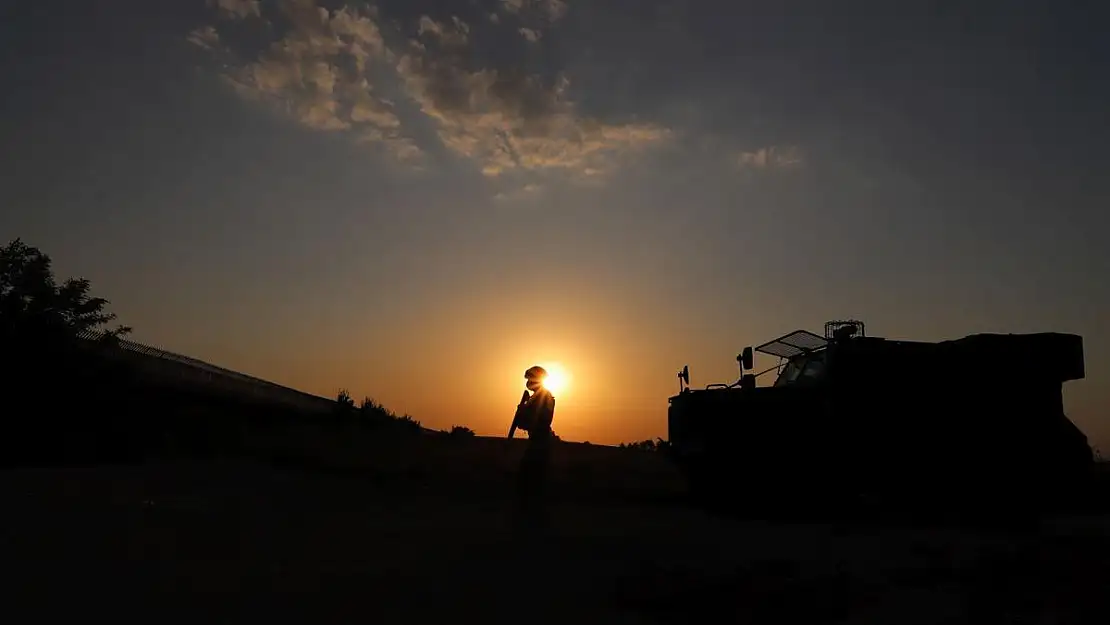 Irak ve Suriye'nin Kuzeyinde 17 Terörist Etkisiz Hale Getirildi