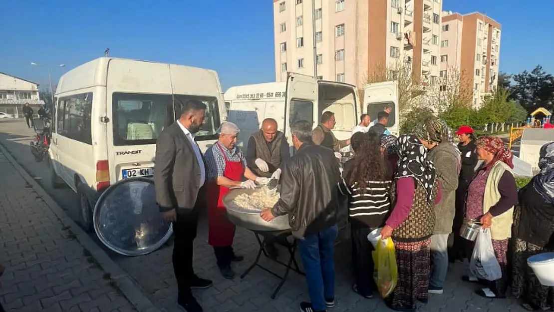 İŞADAMI HEMŞERİMİZ KONUK, ADIYAMAN'DA 3 BİN DEPREMZEDEYE İFTAR VERDİ