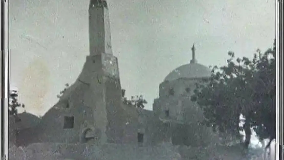 İsmail Hakkı ve İbrahim Hakkı Hazretlerinin Türbesine Ait Tarihi Fotoğraflar Gün Yüzüne Çıktı