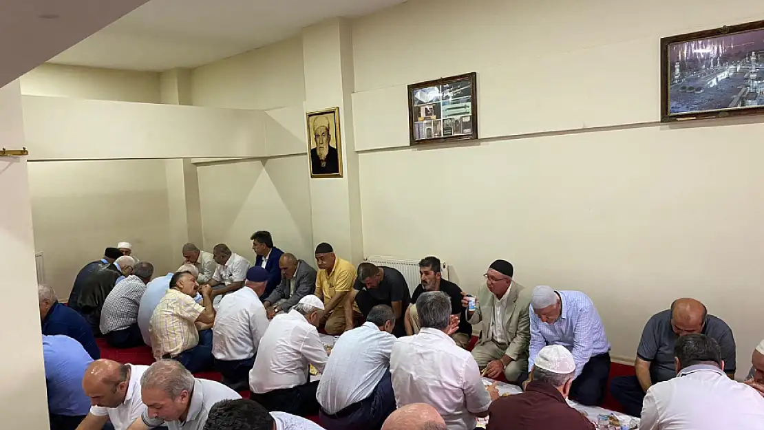 İstanbul'da İki Husumetli Siirtli Aşireti Kanaat Önderi Şeyh Muiniddin Barıştırdı