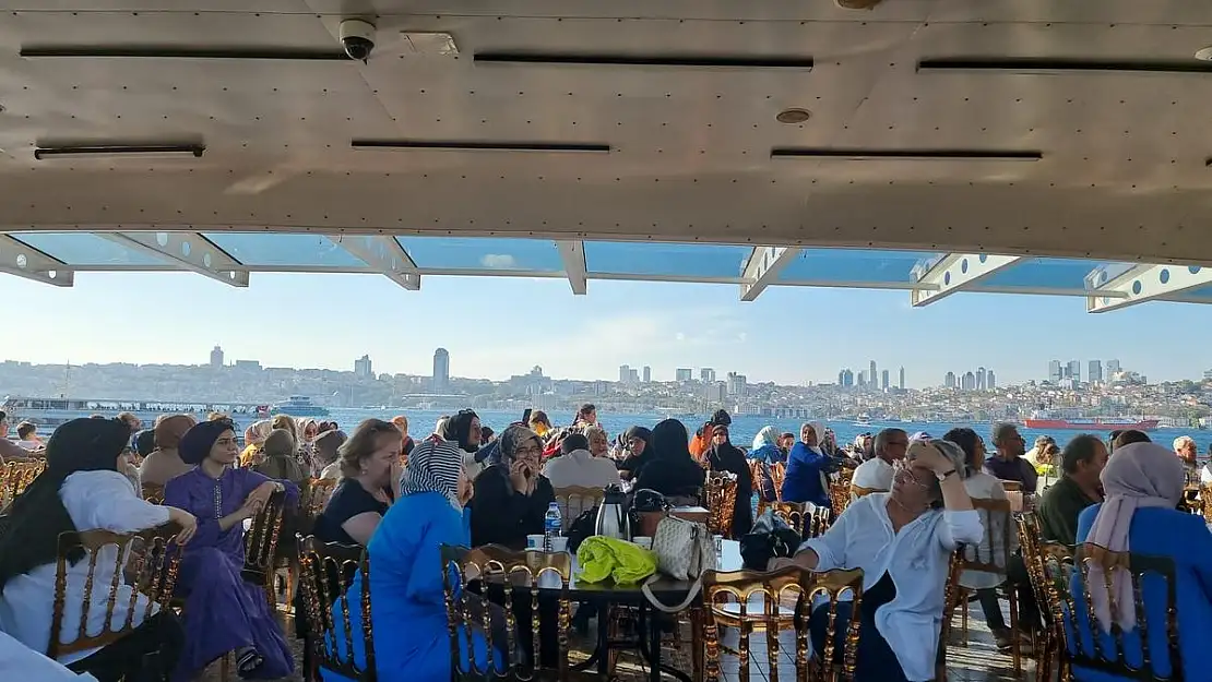 İstanbul'da Siirtlilerin Vapur Keyfi!