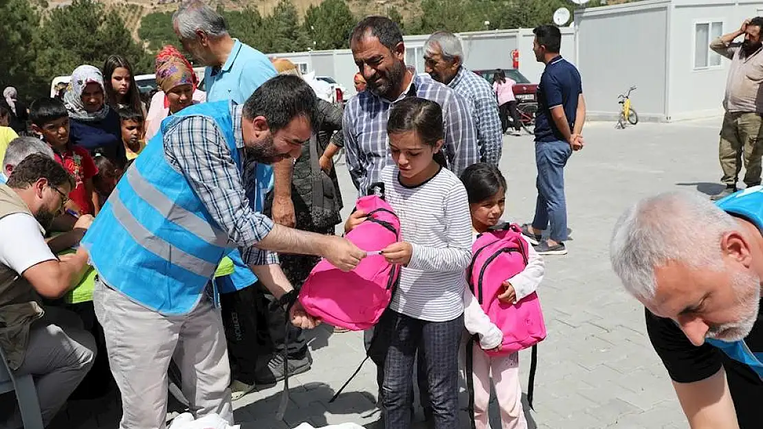 İyilik Zili Çalıyor: Yetim Vakfı Kırtasiye Kampanyası