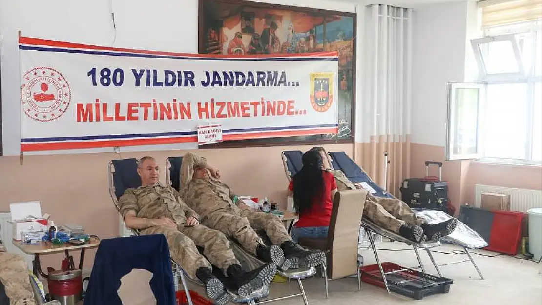 JANDARMA PERSONELİ KAN BAĞIŞINDA BULUNDU