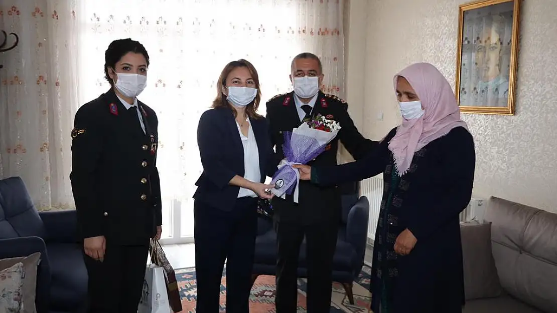 Jandarmadan Şehit Annelerine Süpriz