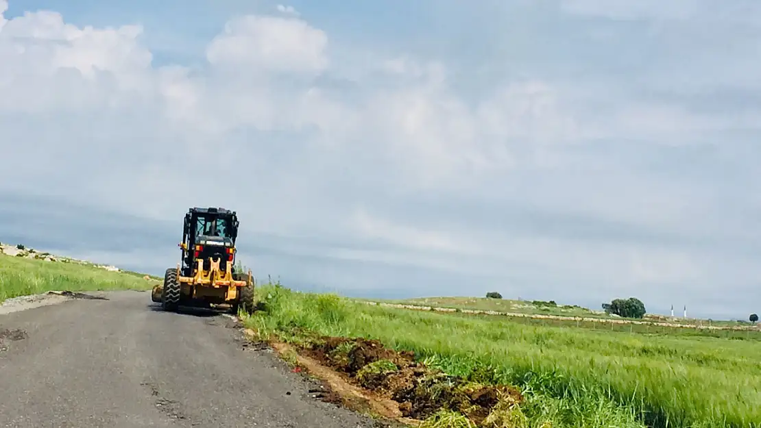 Kayabağlar Beldesinde Yol Temizleme Çalışmaları