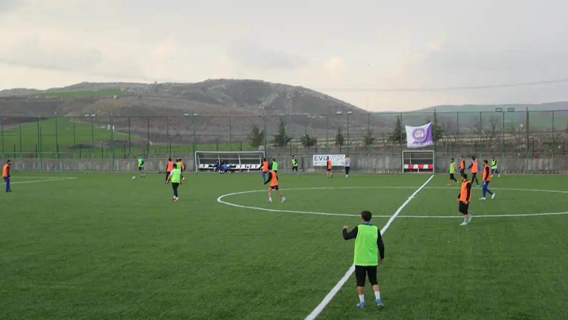 Kayabağlar Belediyesi Gençlikspor Mazıdağı Fosfatspor'a 6-0 Yenildi