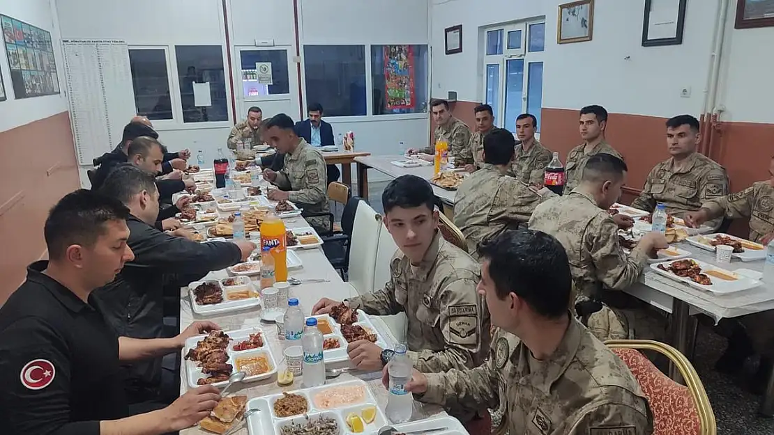 Kaymakam Bağlı, Dodan Jandarma Karakol Komutanlığında Jandarma Personeliyle Birlikte İftar Yemeğinde Buluştu