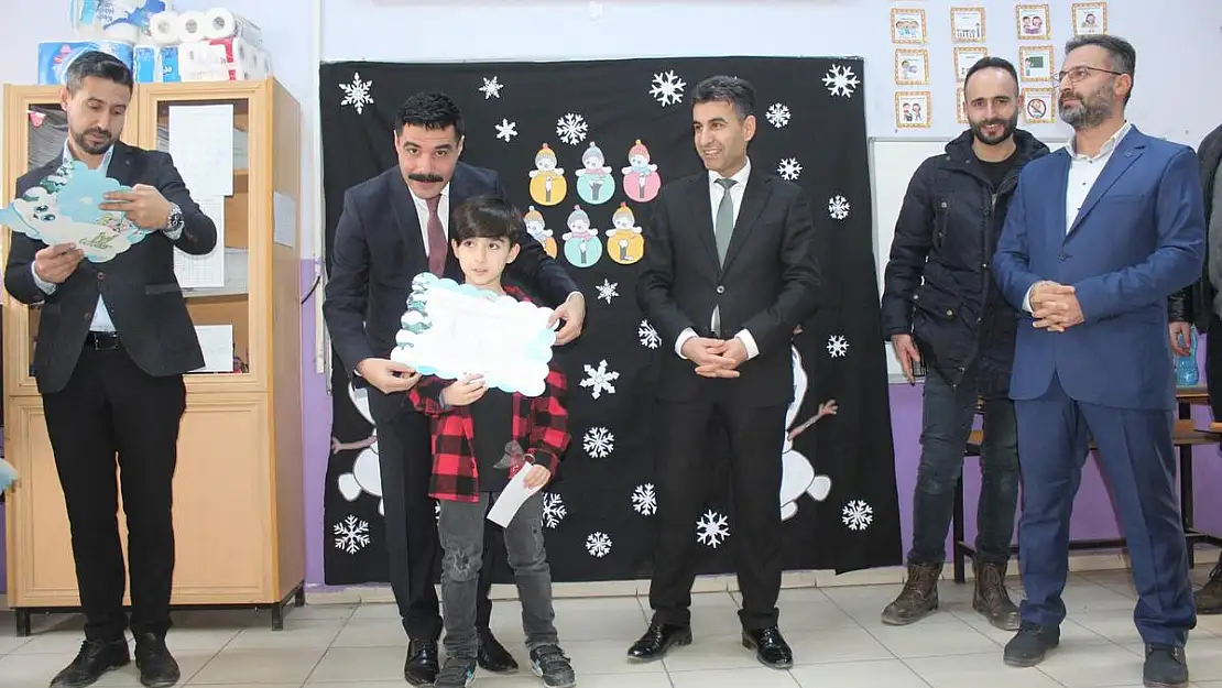Kaymakam Bağlı, Öğrencilerin Karne Sevinçlerine Ortak Oldu