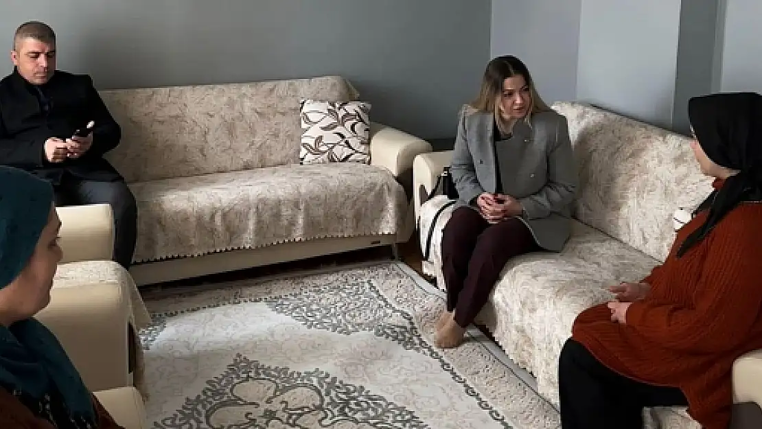 Kaymakam Eşi Şefika Serin, Yangından Etkilenen Aileleri Ziyaret Etti