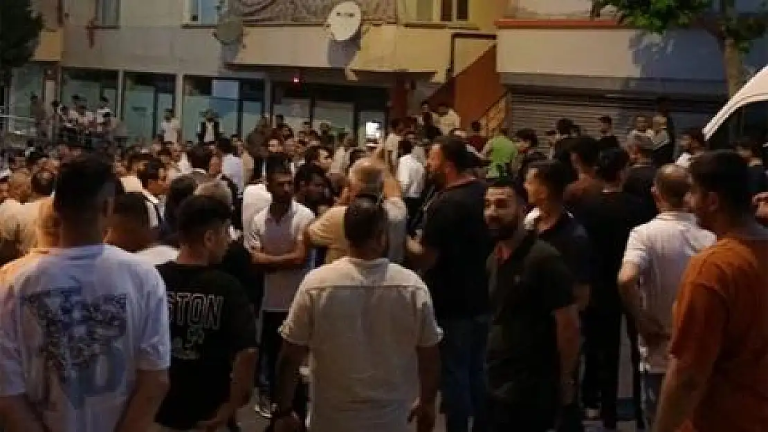 Kocaeli'de 'Suriyeli' Gerginliği!  Halk Sokağa Döküldü, Ortalık Karıştı!   'Fransa'dan Beter Olur' Demişlerdi