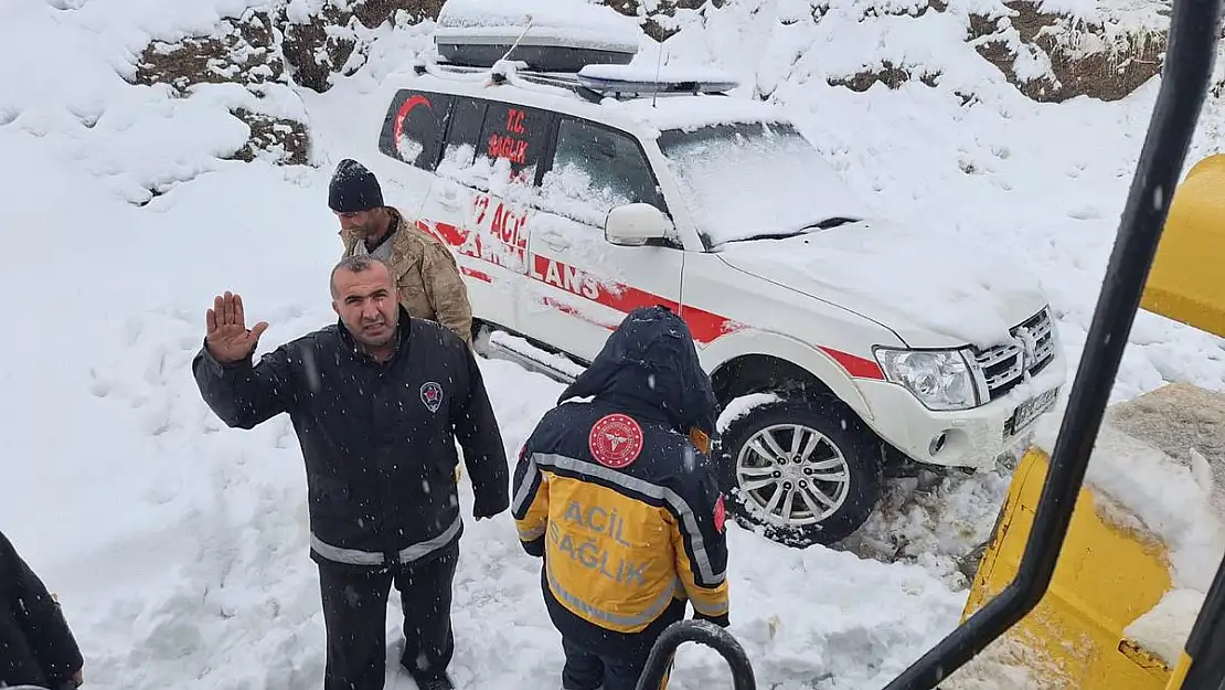 Köy Yolunda Mahsur Kalan Köylüler Kurtarıldı!
