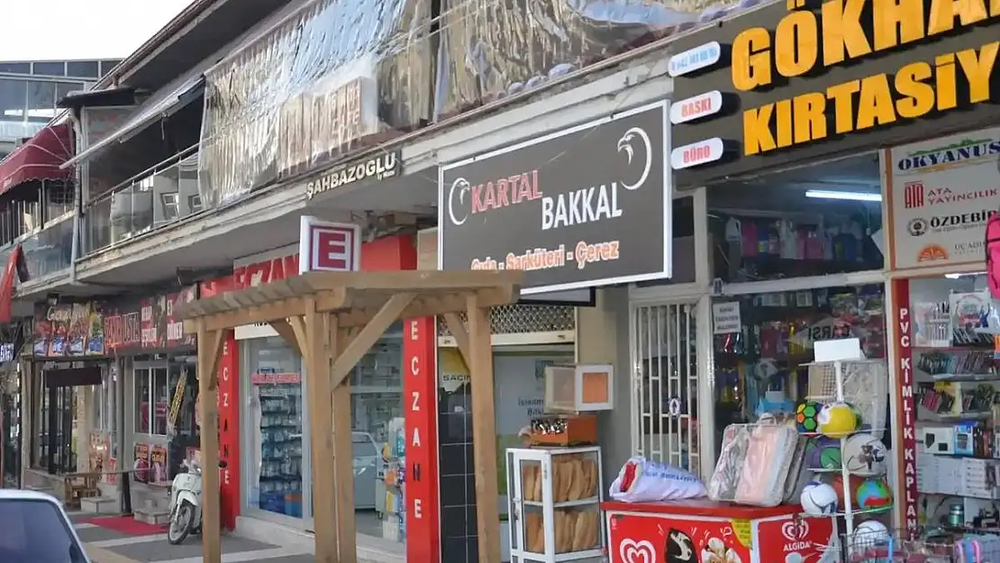 Küçük Esnaf Ramazan'da da Gele Çekiyor AVM'ler Geldi, Bakkal Amcalar Bitti!