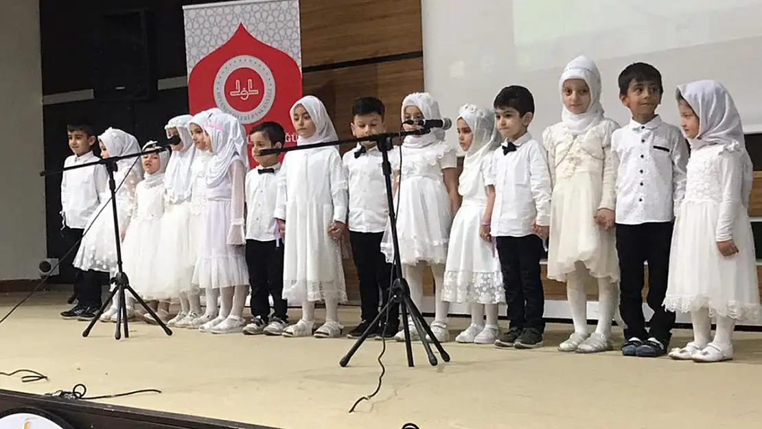 Kuran Kursu Öğrencileri Mezuniyet Heyecanı Yaşadı
