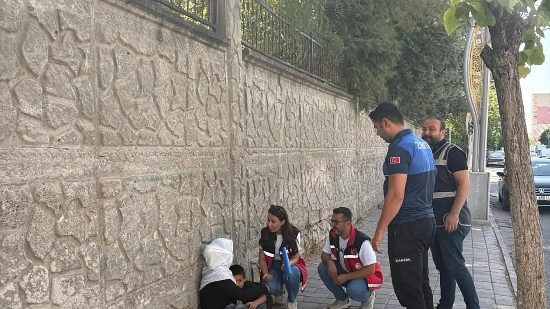 Kurtalan'da Sokakta Çalışan ve Dilendirilen Çocuklara Yönelik Ekipler Sahada