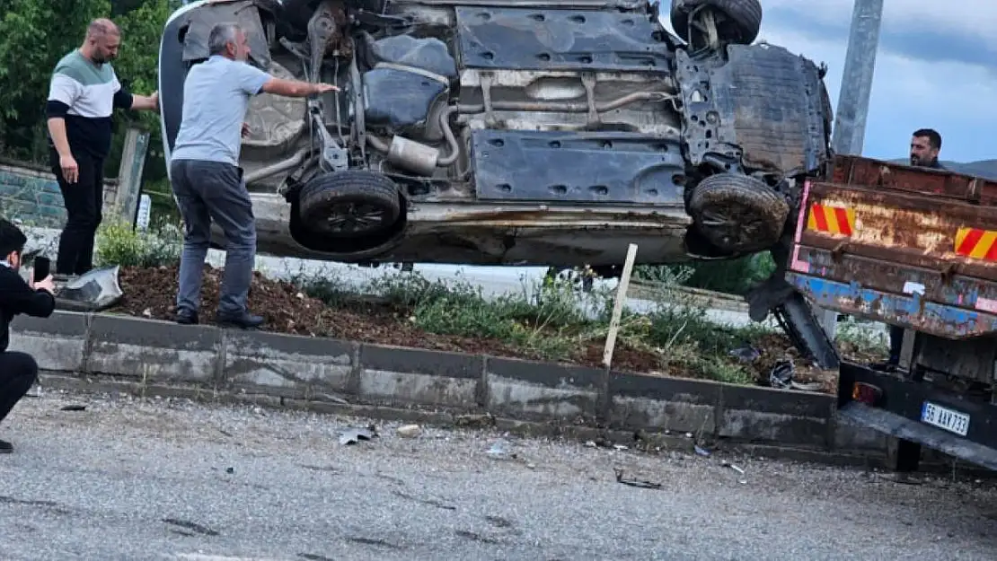 Kurtalan İlçe Garajı Girişinde Trafik Kazası