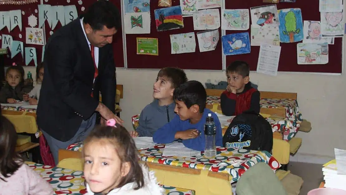 Kurtalan İlçe Milli Eğitim Müdürü, Mağrip Köy Okulunu Ziyaret Etti