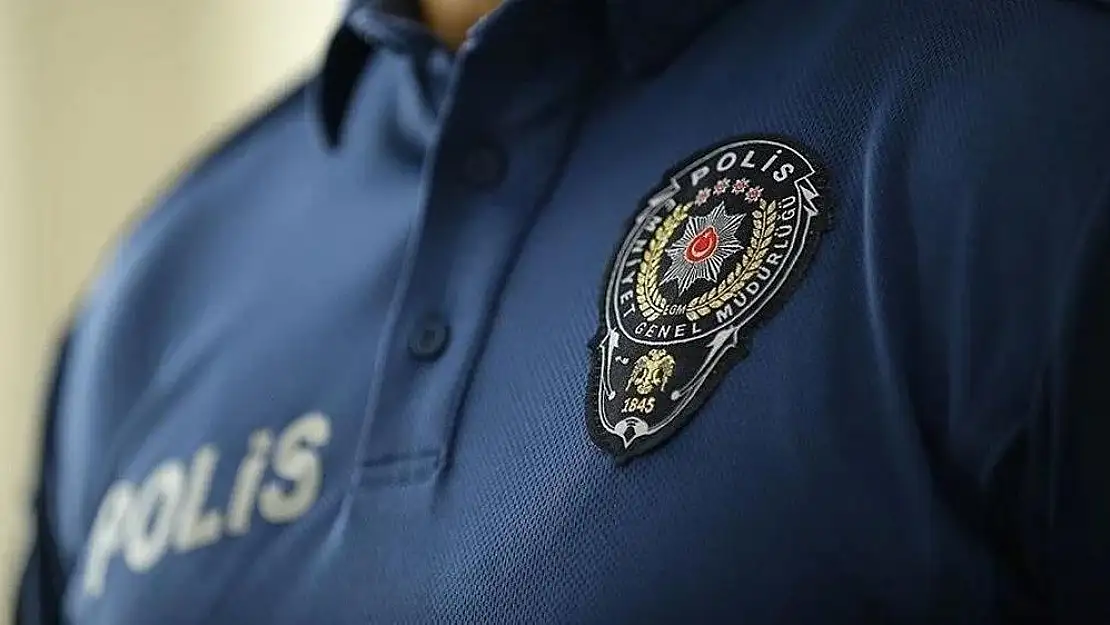 Kurtalan İlçemizde Gözaltı Yapan Polis Bıçaklandı