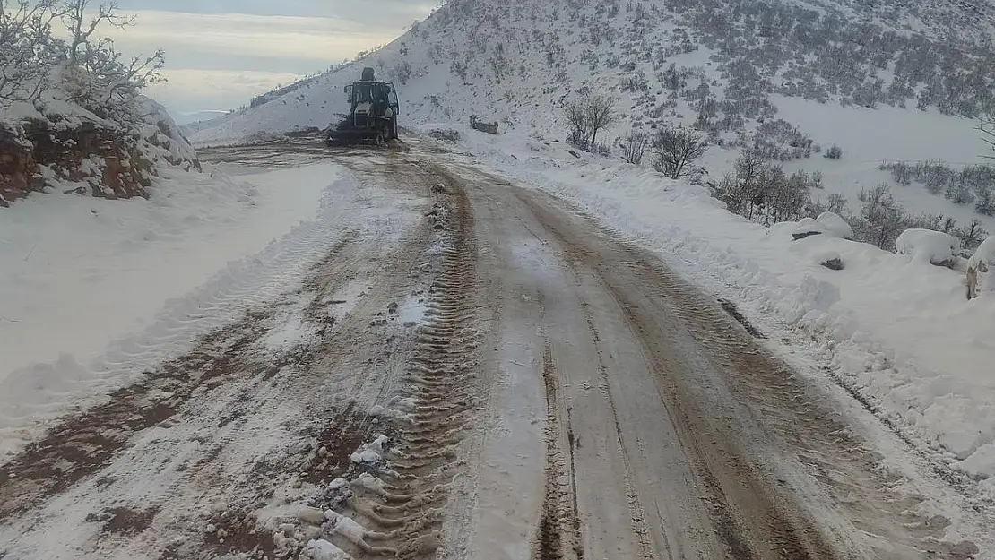 Kurtalan Köy Yollarında Kar Temizleme Çalışmaları Başladı