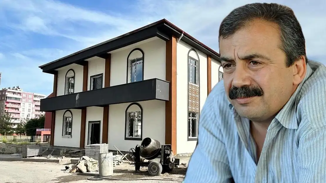 Kurtalan'da Bir Taziye Evine Sırrı Süreyya Önder'in Adı Verildi