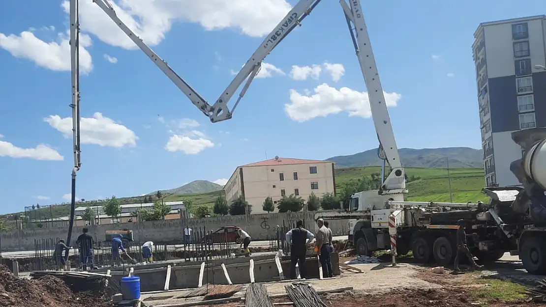 Kurtalan'da, Cami ve Taziye Evi İnşaatının Temeli Atıldı