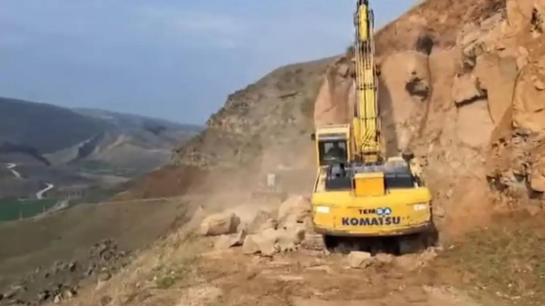 Kurtalan'da Tehlike Oluşturan Kayalık Bölge Kontrollü Şekilde İndirildi