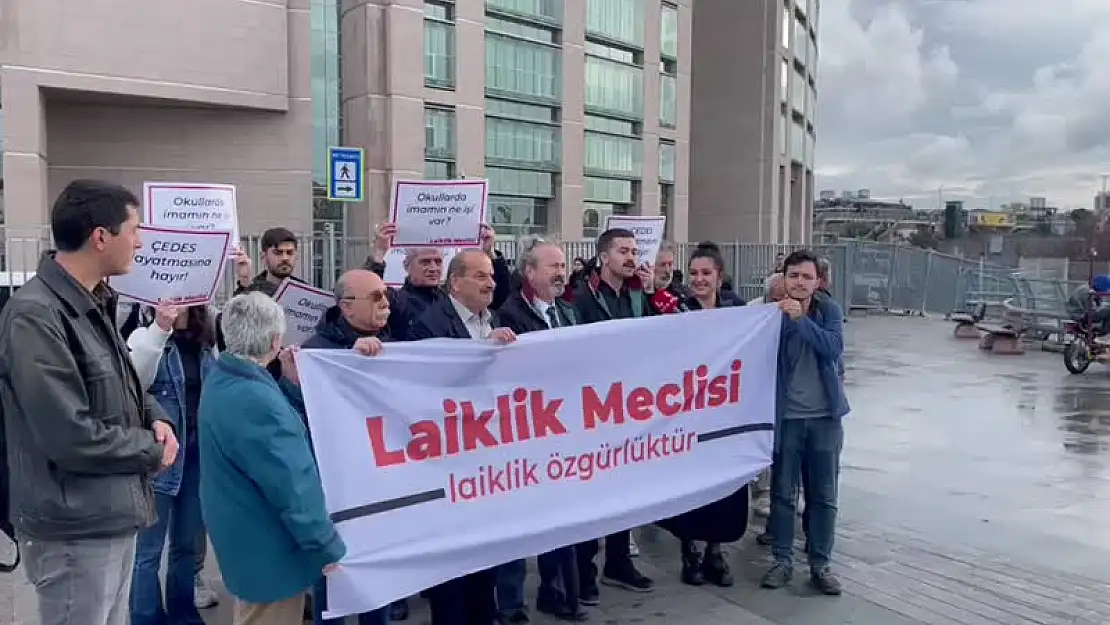Laiklik Meclisi'nden İlkokul Çocuklarının Cami Temizlemeye Götürülmesi Hakkında Suç Duyurusu