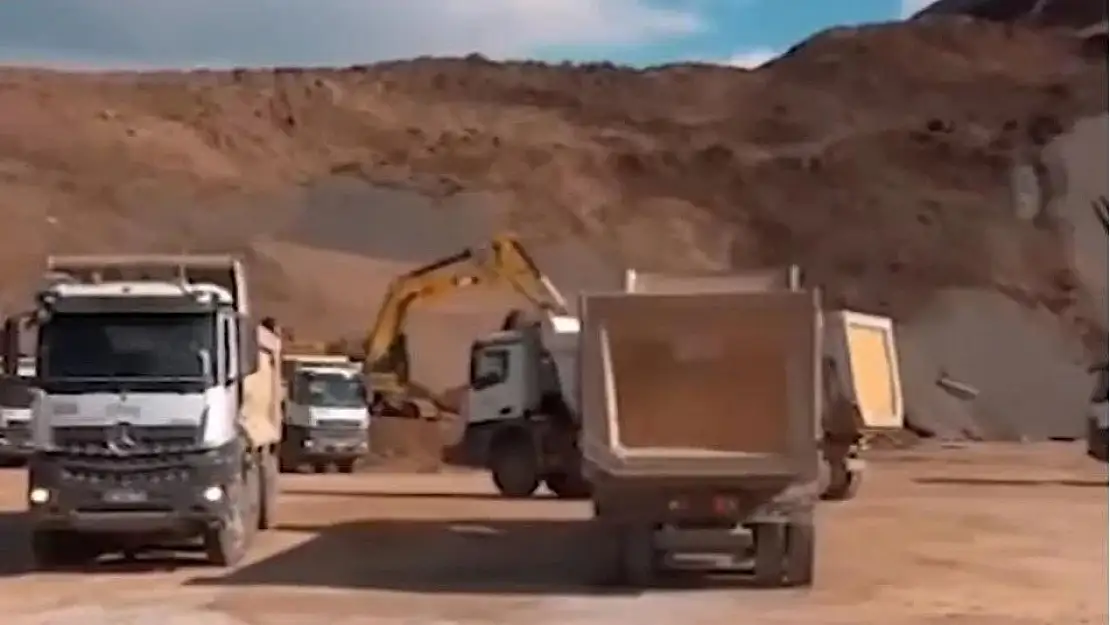 Maden Ocağında Göçük 3 Kişi Toprak Altında Kaldı!
