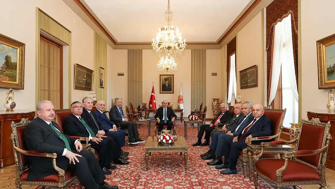 Meclis Başkanı Numan Kurtulmuş'tan Diyalog Adımı: Komisyon Süreci İçin Temaslar Yoğunlaştı