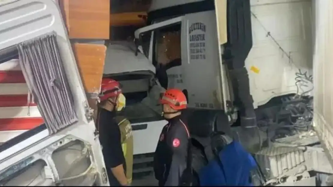 Minibüs Kazası: Üç Ölü, 15 Yaralı