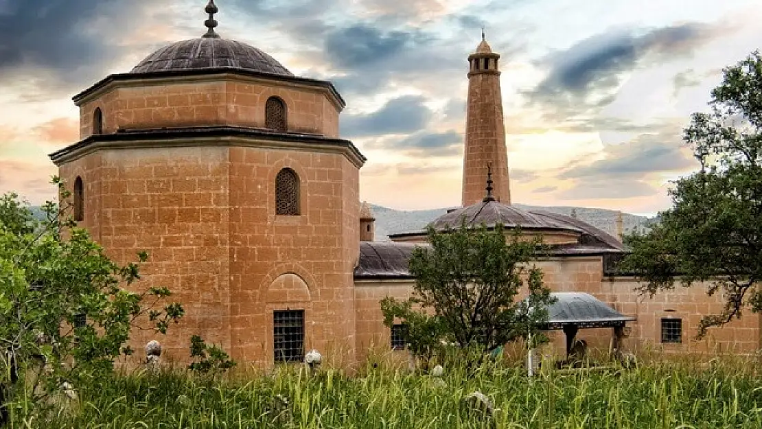 Misbahülmünir Fakirullahoğlu'nun  (777 Dörtlükte İsmail Fakirullah (k.s.) Hazretleri  ve İbrahim Hakkı (k.s.) Hazretleri) Kitabı       