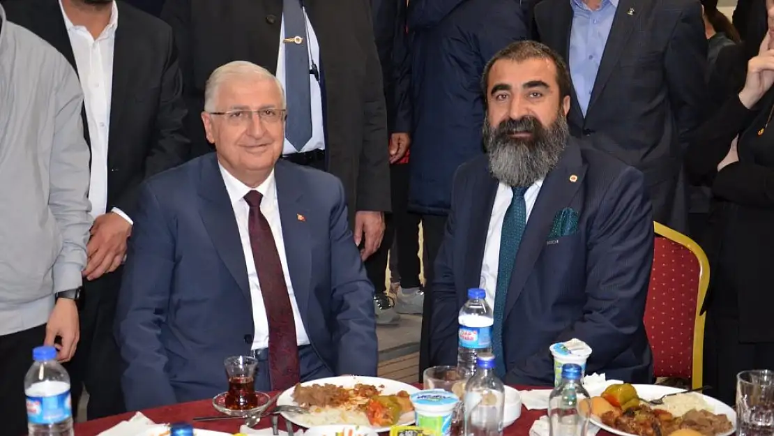 MSB Yaşar Güler, Şırnak ve Hakkari'deki Yerel Gazetelerin Sorunlarıyla İlgileneceğini Belirtti