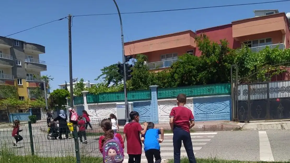 Okul Önü Trafik İçin Güvenlik Talebi