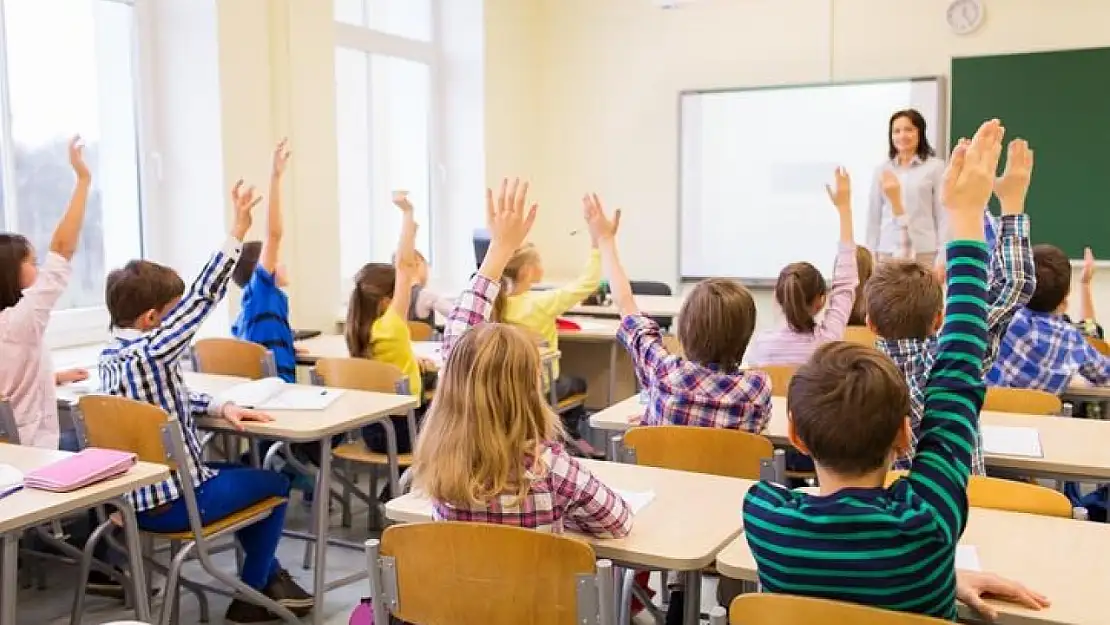 Okullarda Serbest Kıyafet Dönemi Sona Eriyor: Forma Zorunluluğu Geri Geliyor