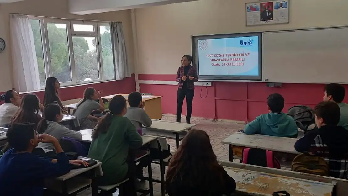 Okullarda Serbest Kıyafet Dönemi Bitiyor, 2025-2026'dan İtibaren Forma Zorunluluğu Başlıyor